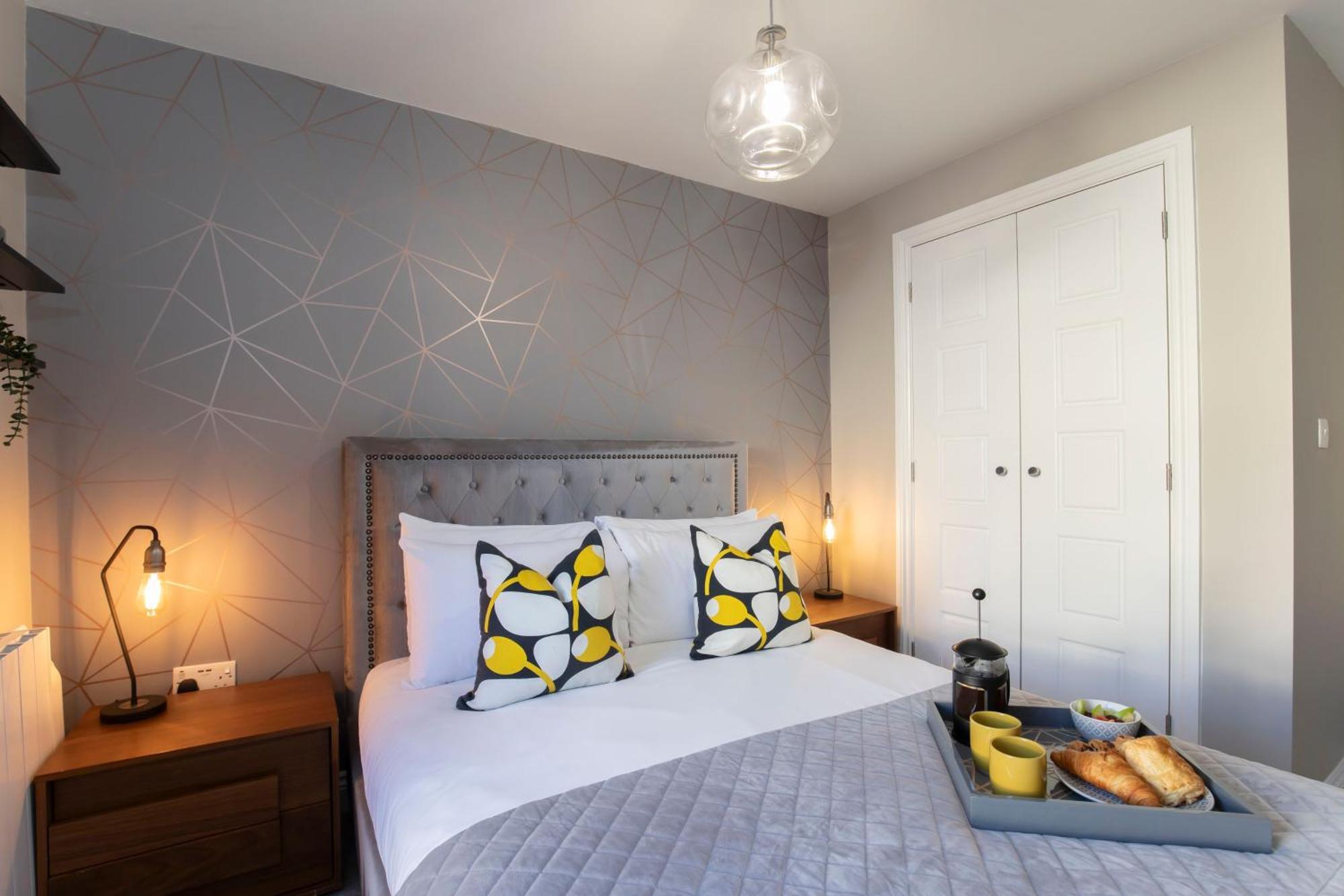 Elliot Oliver - Modern 2 Bedroom Town Centre Apartment Cheltenham Exteriör bild