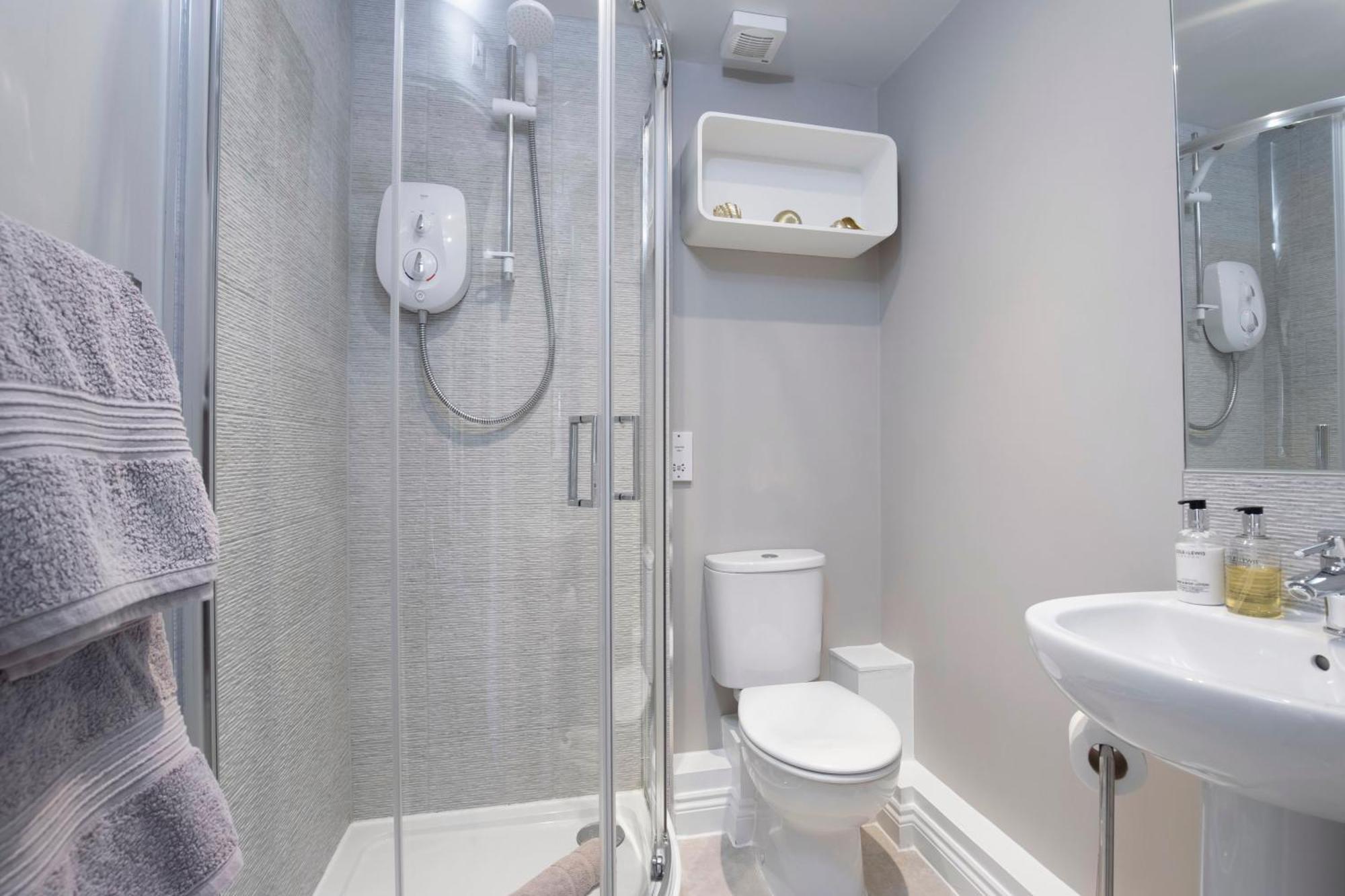 Elliot Oliver - Modern 2 Bedroom Town Centre Apartment Cheltenham Exteriör bild
